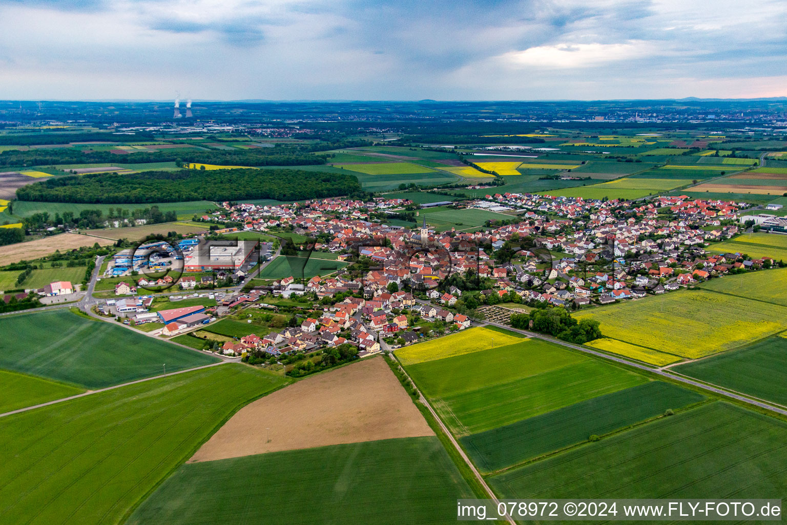 Vue aérienne de Champs agricoles et surfaces utilisables à Grettstadt dans le département Bavière, Allemagne