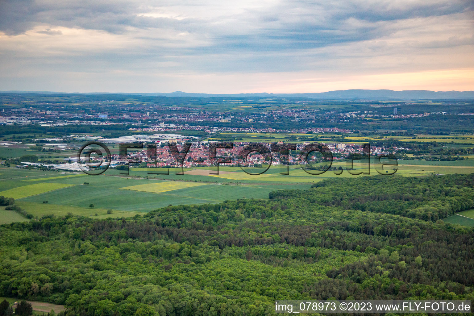 Vue aérienne de Du sud-est à Gochsheim dans le département Bavière, Allemagne