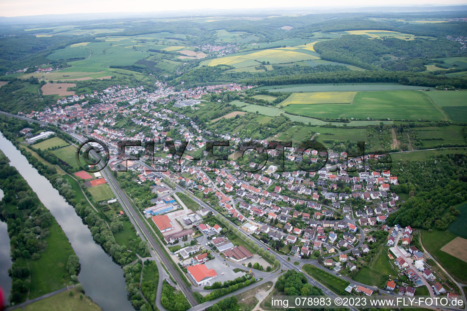 Vue aérienne de Schonungen dans le département Bavière, Allemagne