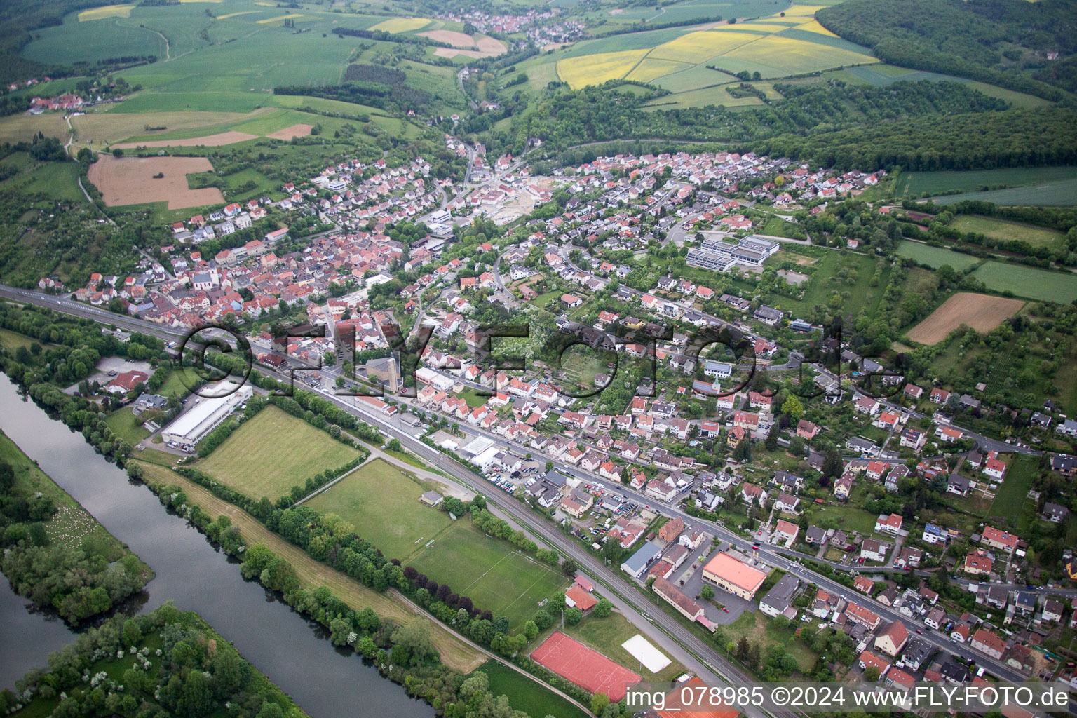 Vue oblique de Schonungen dans le département Bavière, Allemagne