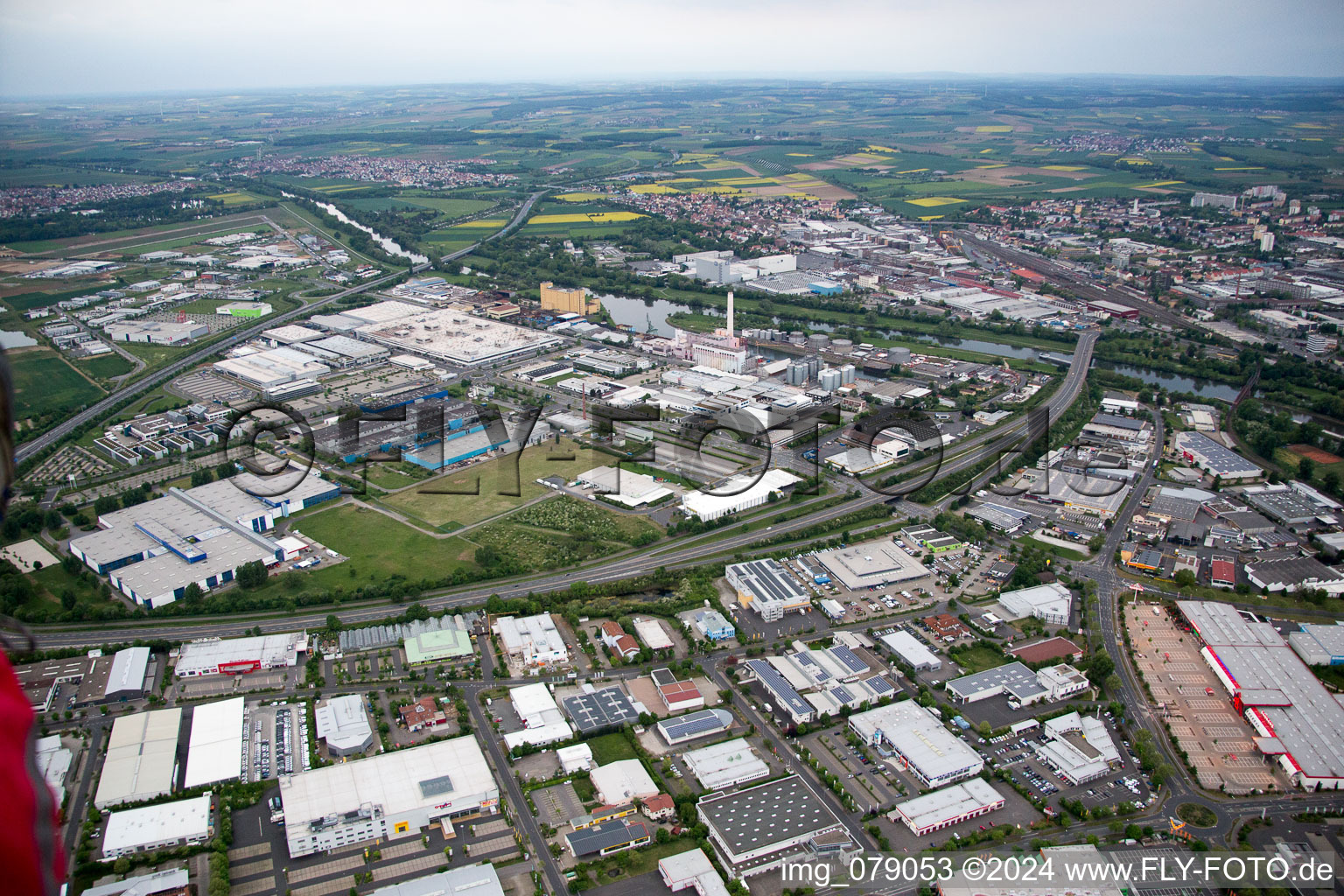 Vue aérienne de Zone industrielle à Schweinfurt dans le département Bavière, Allemagne