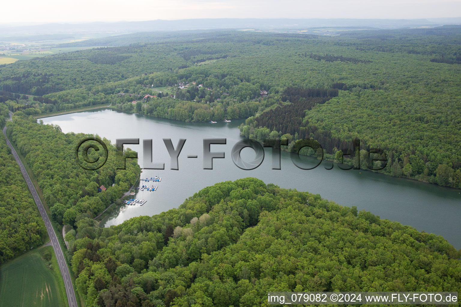 Photographie aérienne de Lac Ellertshäuser à le quartier Altenmünster in Stadtlauringen dans le département Bavière, Allemagne