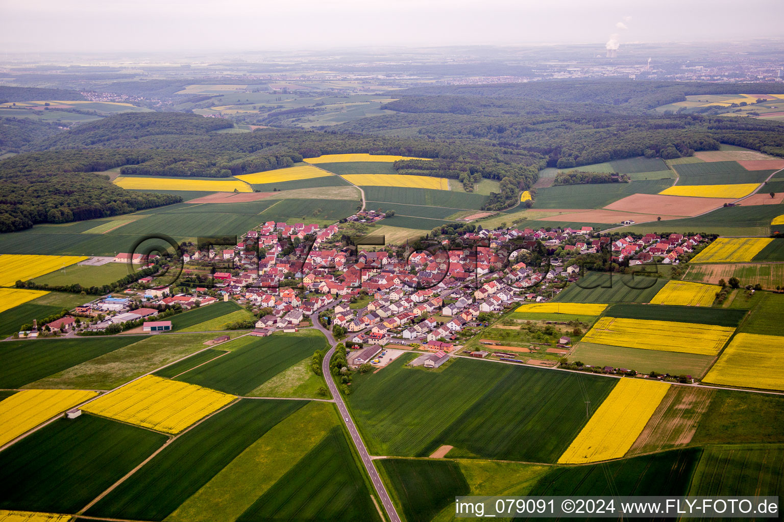 Vue aérienne de Du nord à le quartier Hesselbach in Üchtelhausen dans le département Bavière, Allemagne