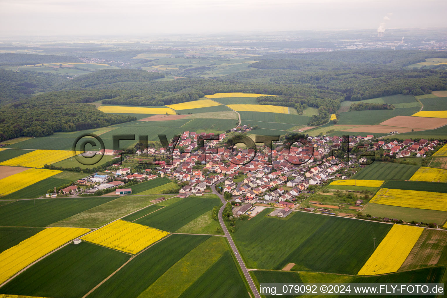 Vue aérienne de Du nord à le quartier Hesselbach in Üchtelhausen dans le département Bavière, Allemagne