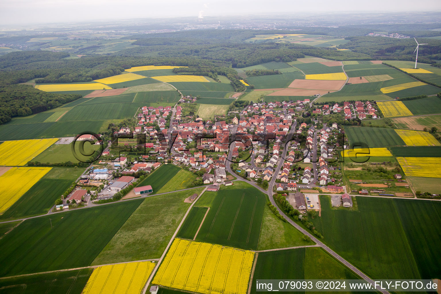 Vue aérienne de Quartier Hesselbach in Üchtelhausen dans le département Bavière, Allemagne