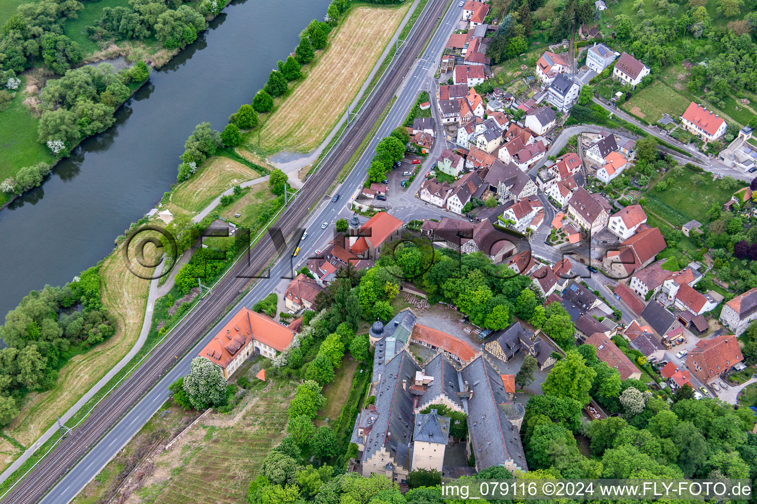 Verrouiller Mainberg à le quartier Mainberg in Schonungen dans le département Bavière, Allemagne hors des airs