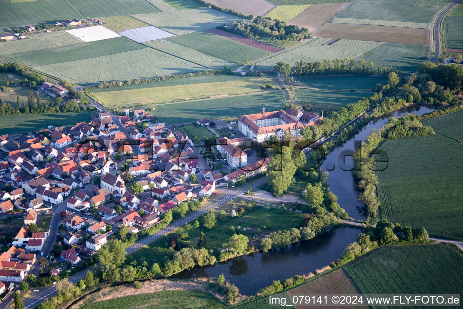 Vue aérienne de Quartier Heidenfeld in Röthlein dans le département Bavière, Allemagne