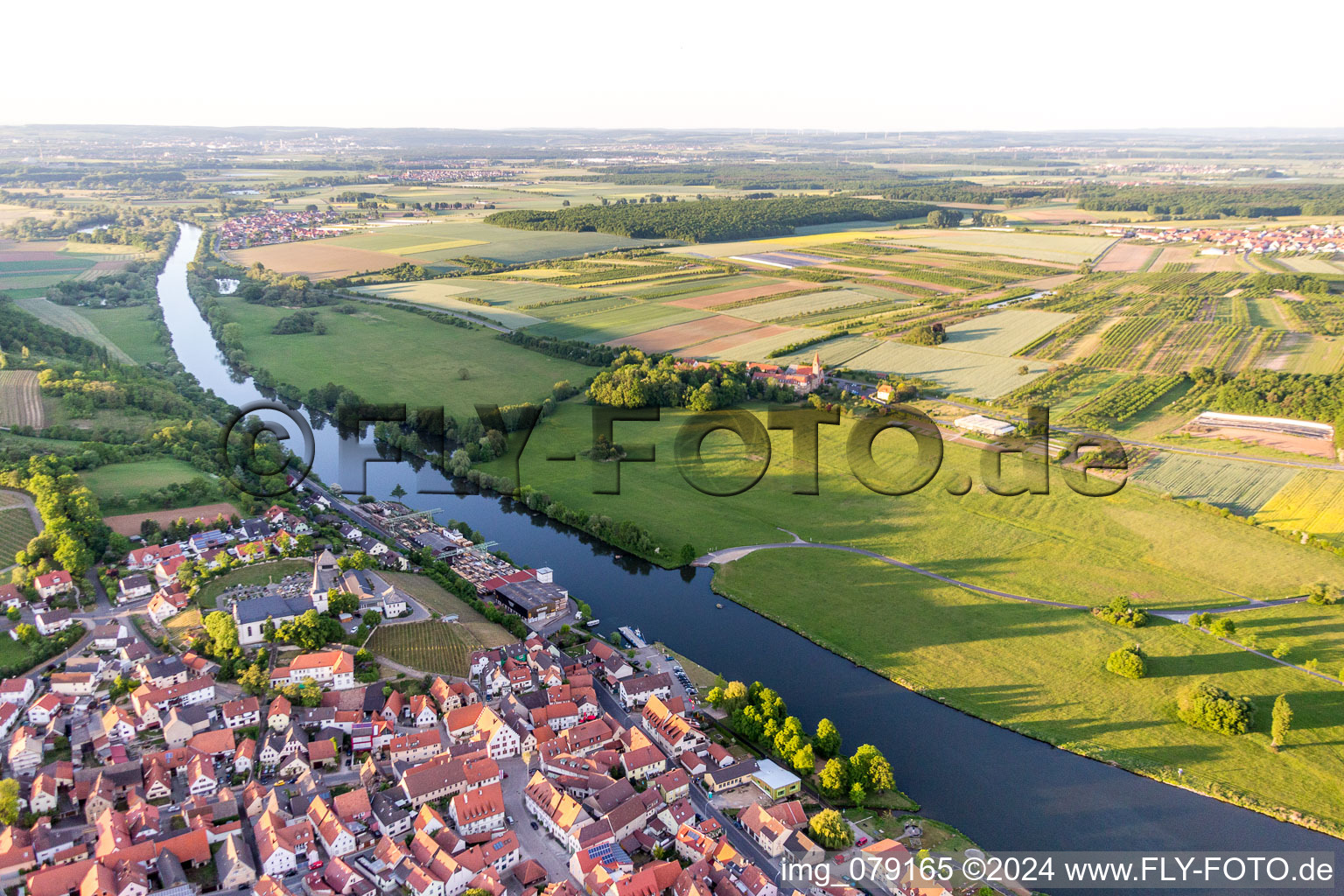 Vue oblique de Zones riveraines du Main à Wipfeld dans le département Bavière, Allemagne