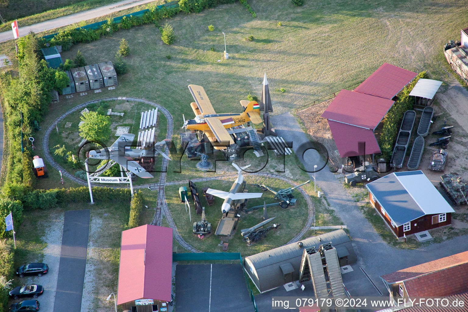 Vue aérienne de Technique aéronautique et militaire à l'extérieur de l'ensemble de bâtiments du musée Stammheim au Waldweg à le quartier Stammheim in Kolitzheim dans le département Bavière, Allemagne