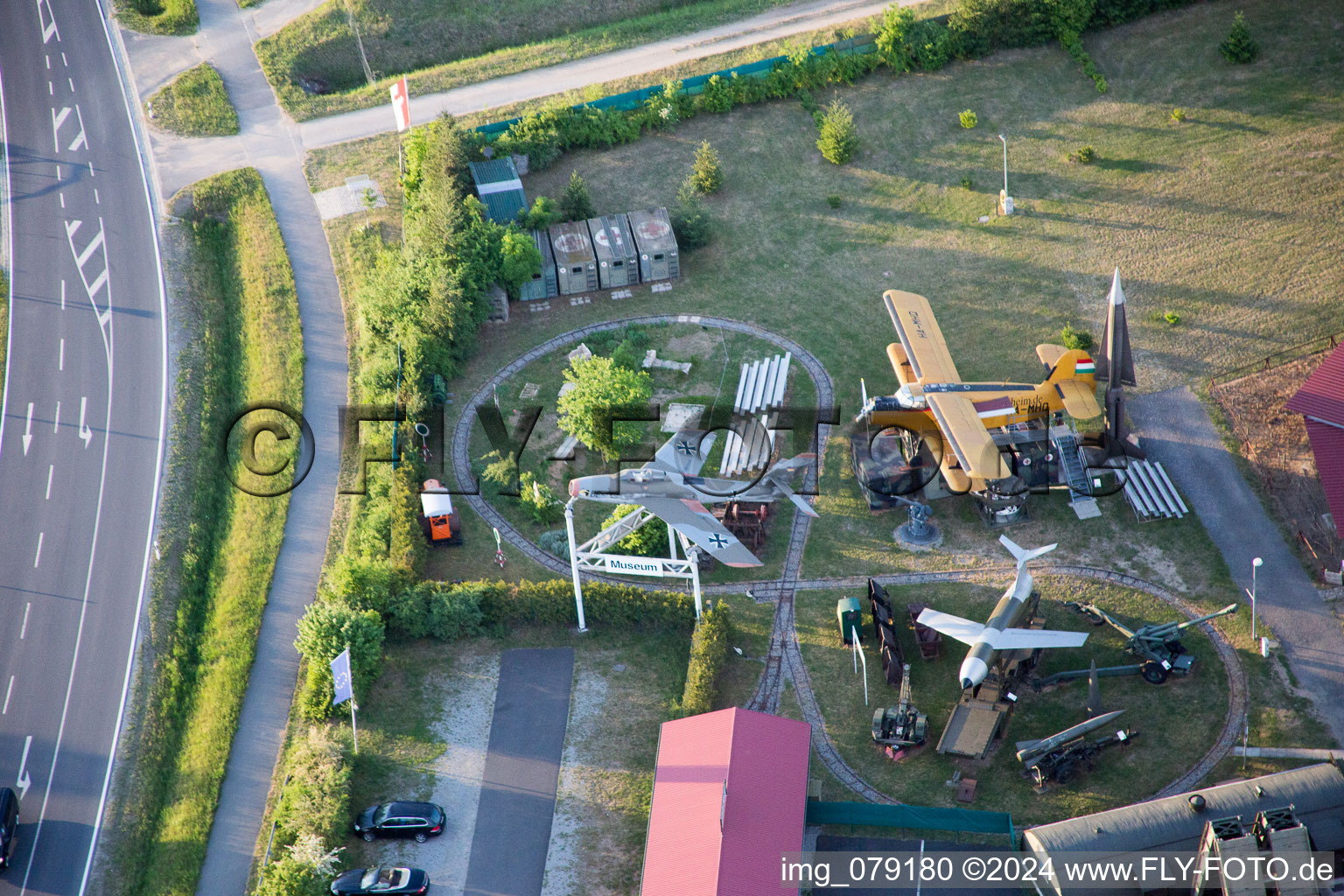 Musée militaire à le quartier Stammheim in Kolitzheim dans le département Bavière, Allemagne depuis l'avion