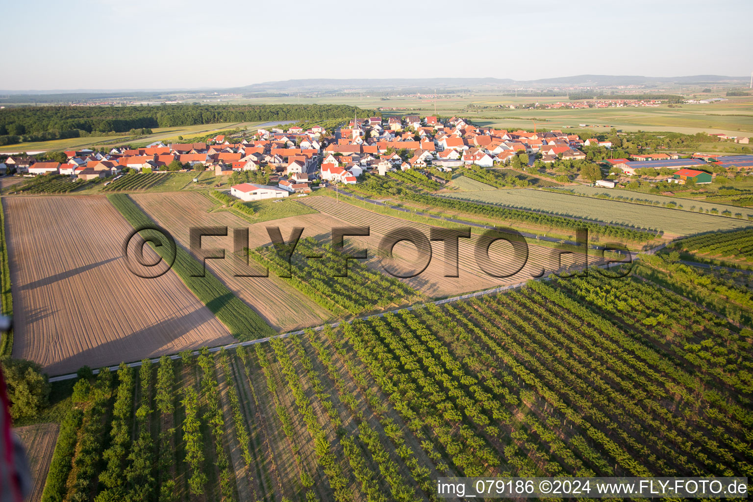 Vue aérienne de Quartier Lindach in Kolitzheim dans le département Bavière, Allemagne