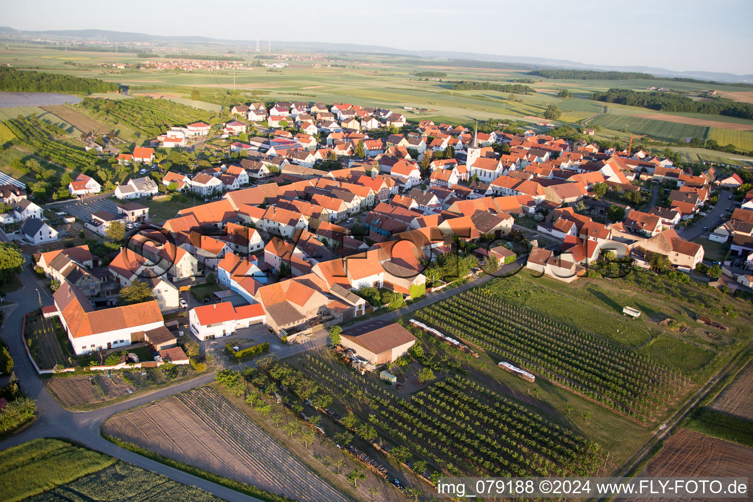 Vue aérienne de La perle cachée à le quartier Lindach in Kolitzheim dans le département Bavière, Allemagne