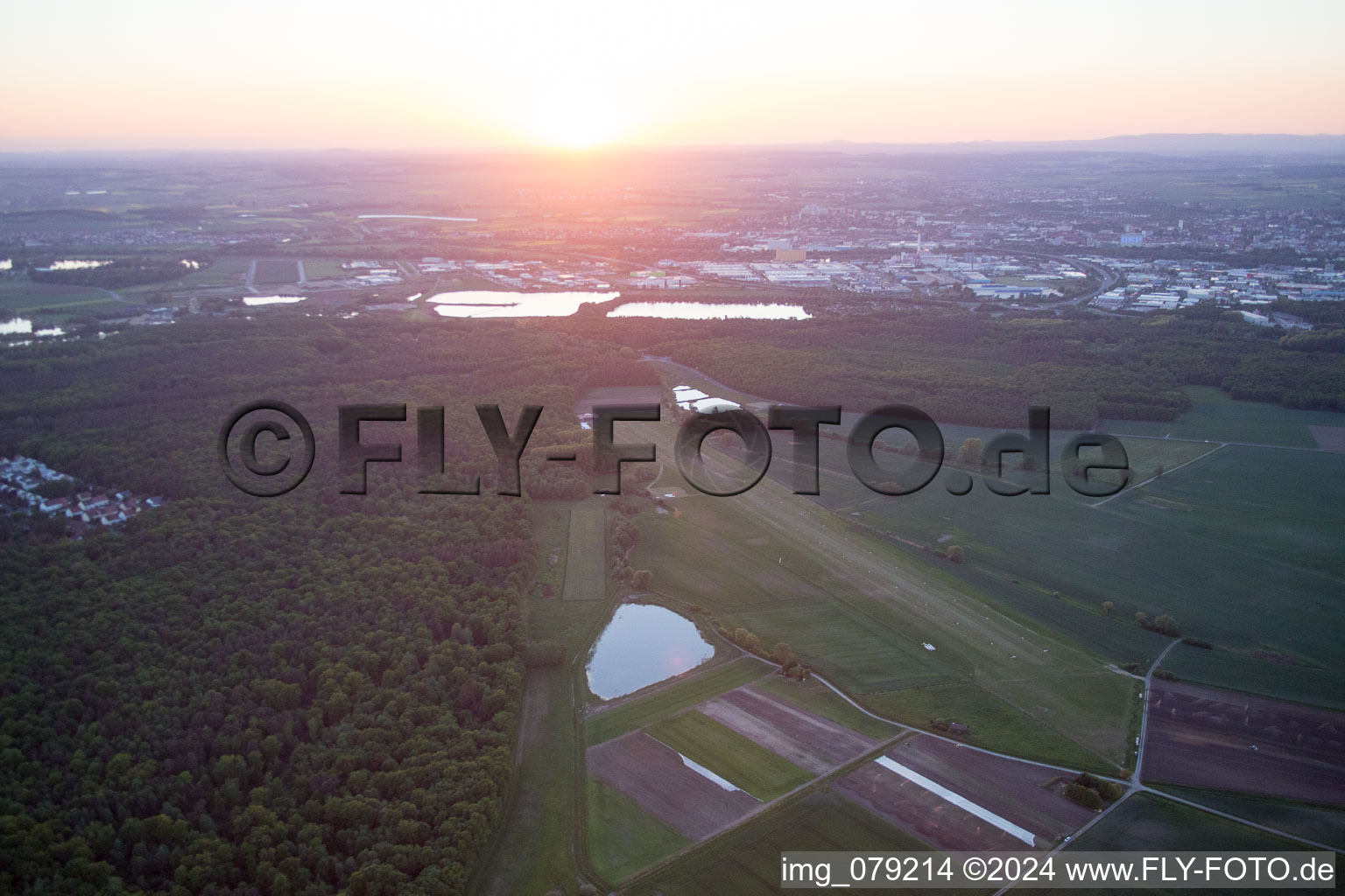 Photographie aérienne de EDFS au coucher du soleil à Schweinfurt dans le département Bavière, Allemagne