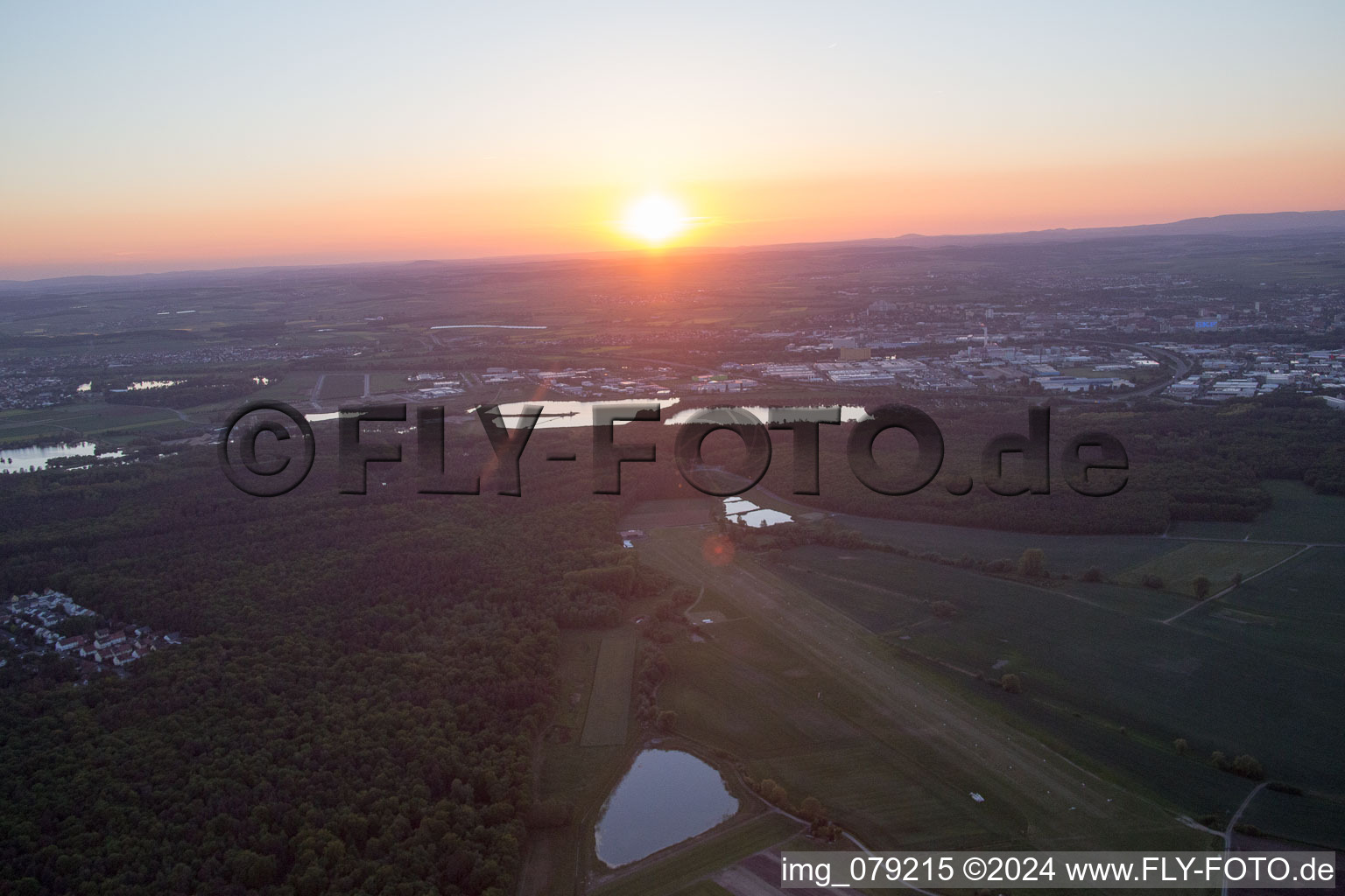 Vue oblique de EDFS au coucher du soleil à Schweinfurt dans le département Bavière, Allemagne