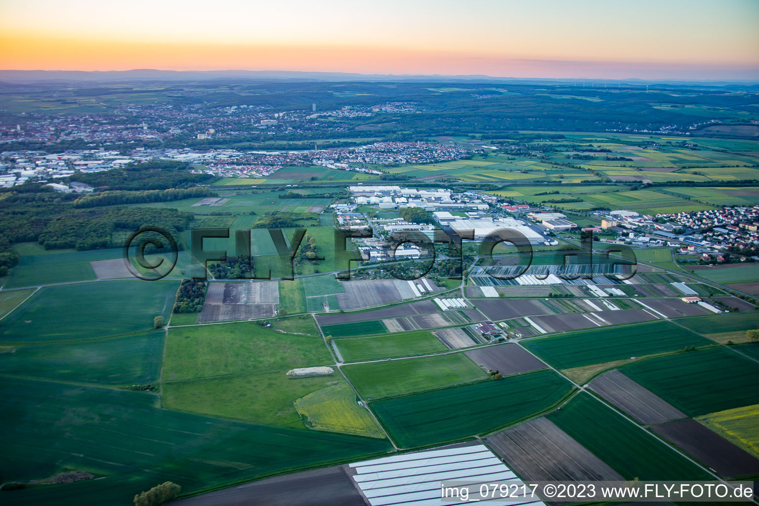 Vue aérienne de Zone industrielle ouest à Gochsheim dans le département Bavière, Allemagne