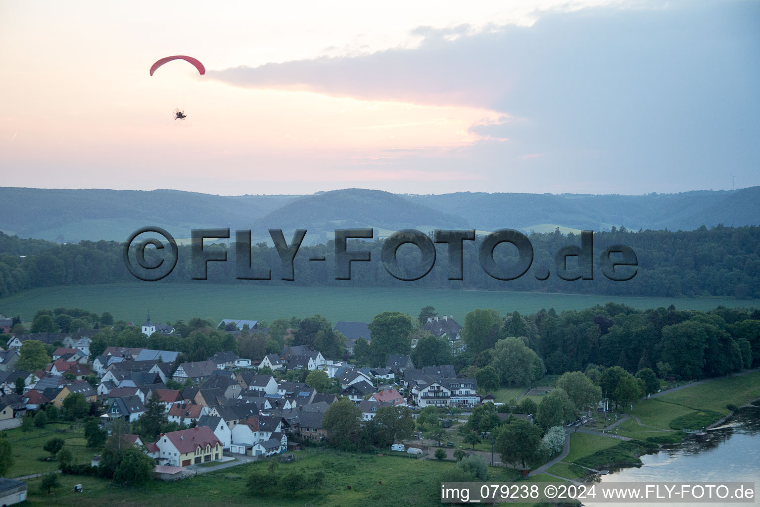 Vue aérienne de Quartier Wehrden in Beverungen dans le département Rhénanie du Nord-Westphalie, Allemagne