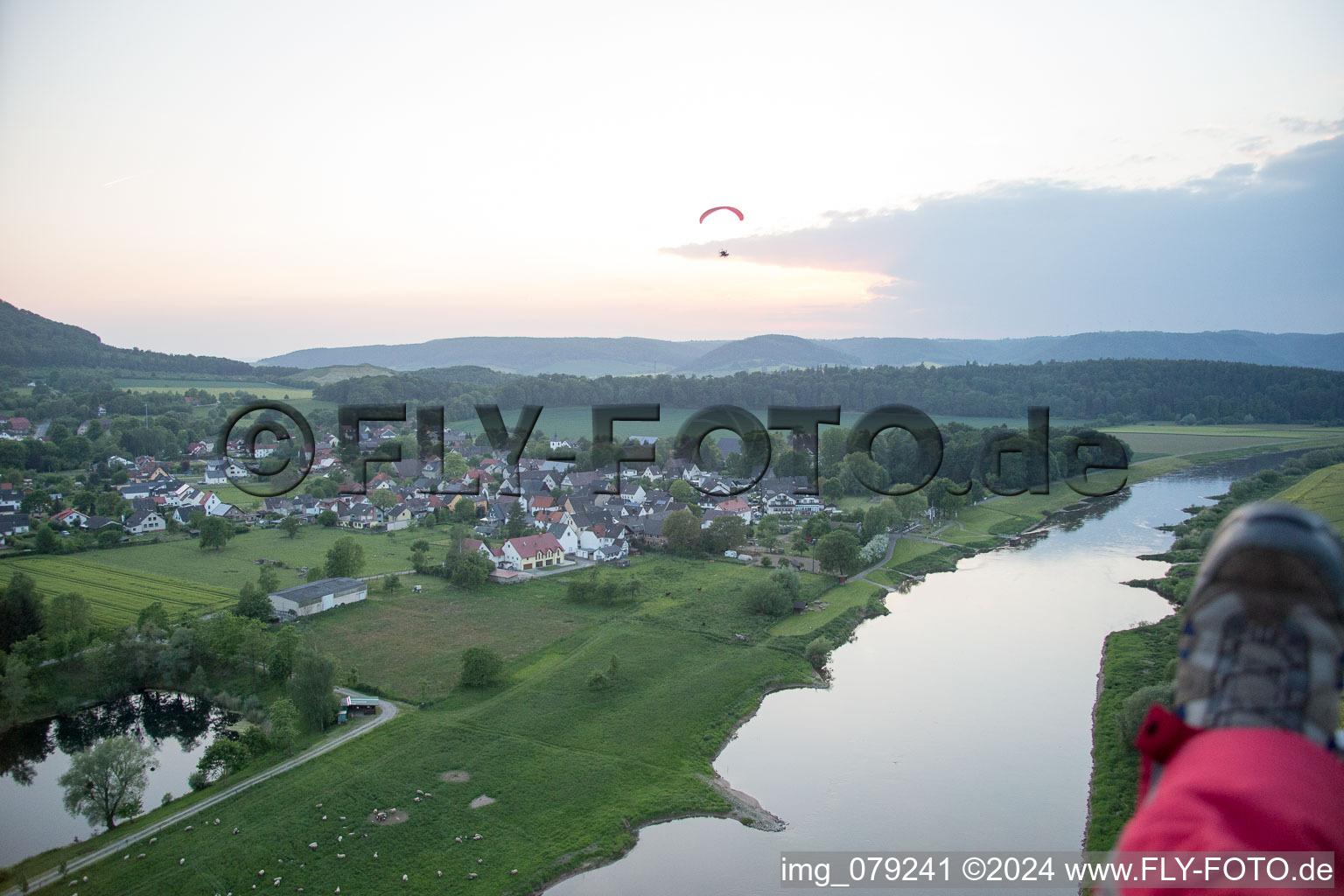 Vue aérienne de Quartier Wehrden in Beverungen dans le département Rhénanie du Nord-Westphalie, Allemagne