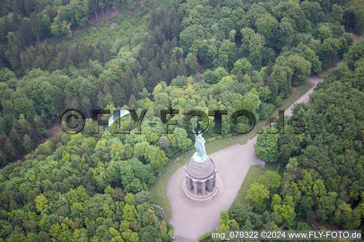 Vue aérienne de Monument Hermann à Detmold dans le département Rhénanie du Nord-Westphalie, Allemagne