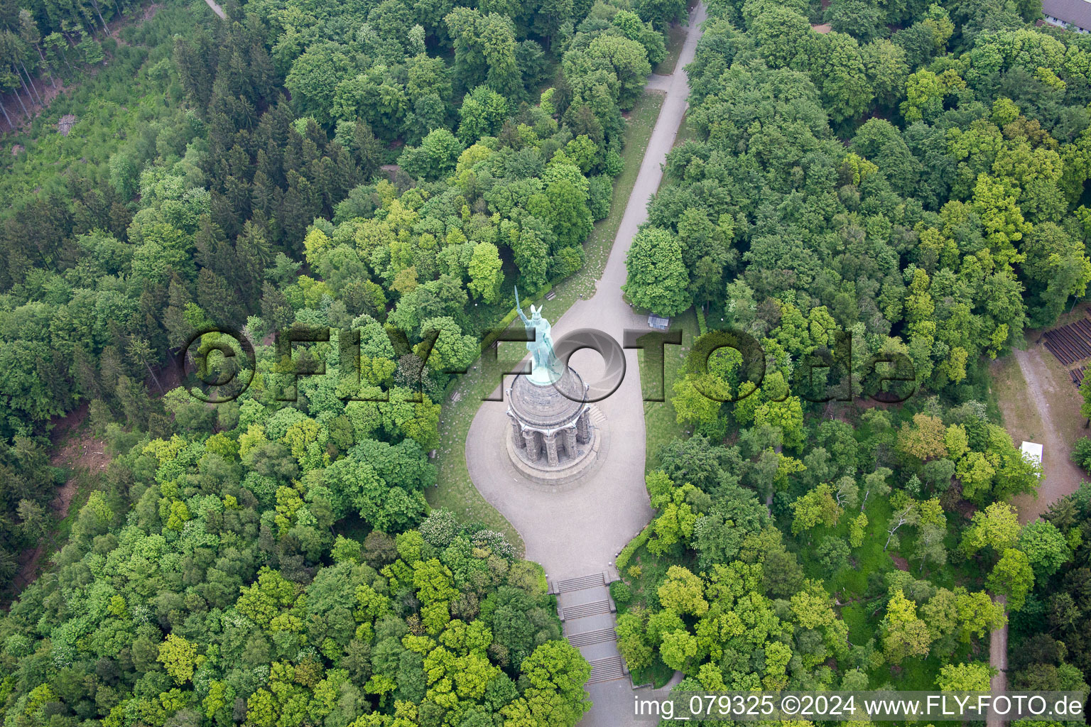 Vue aérienne de Monument Hermann à Detmold dans le département Rhénanie du Nord-Westphalie, Allemagne