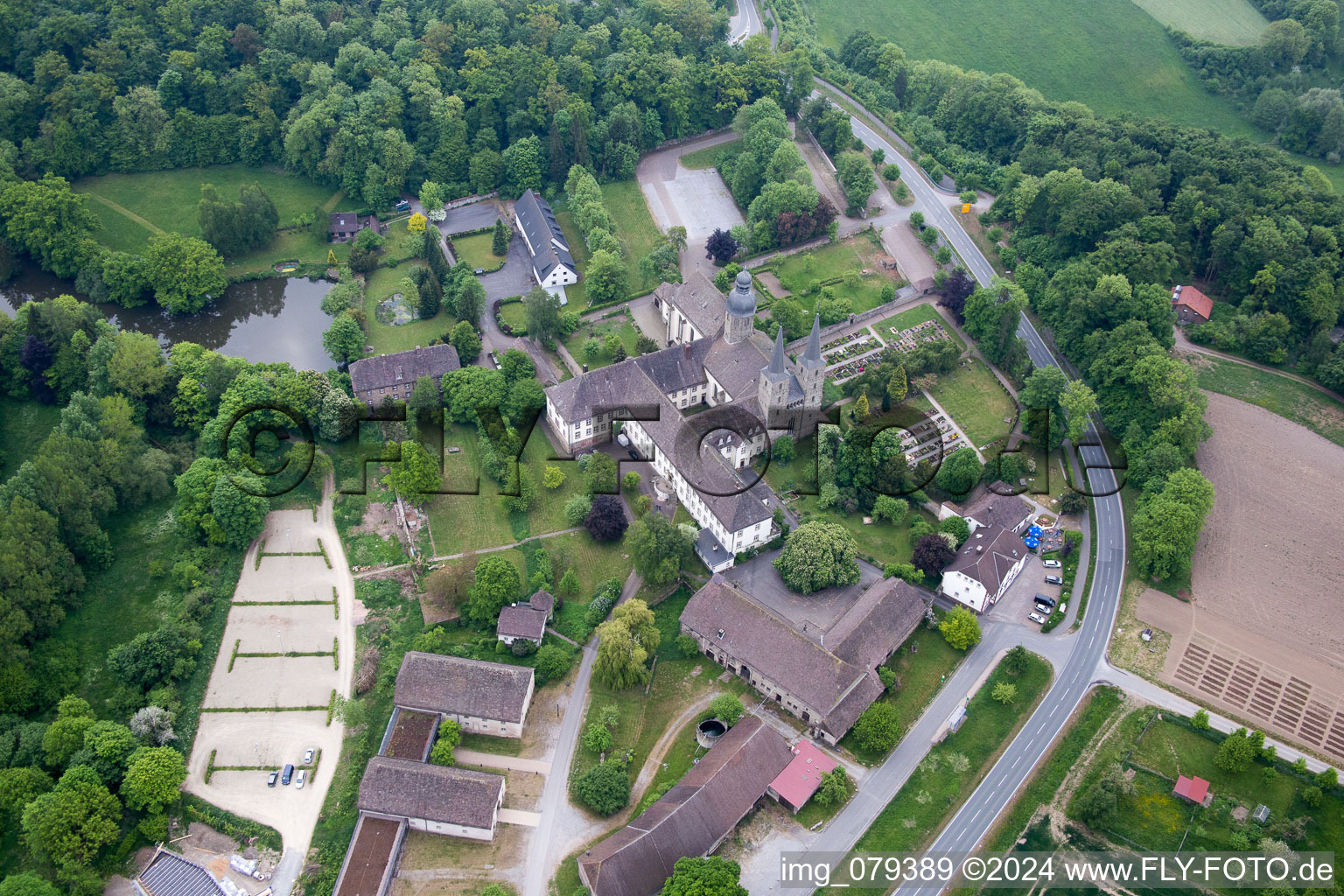 Vue aérienne de Marienmünster dans le département Rhénanie du Nord-Westphalie, Allemagne