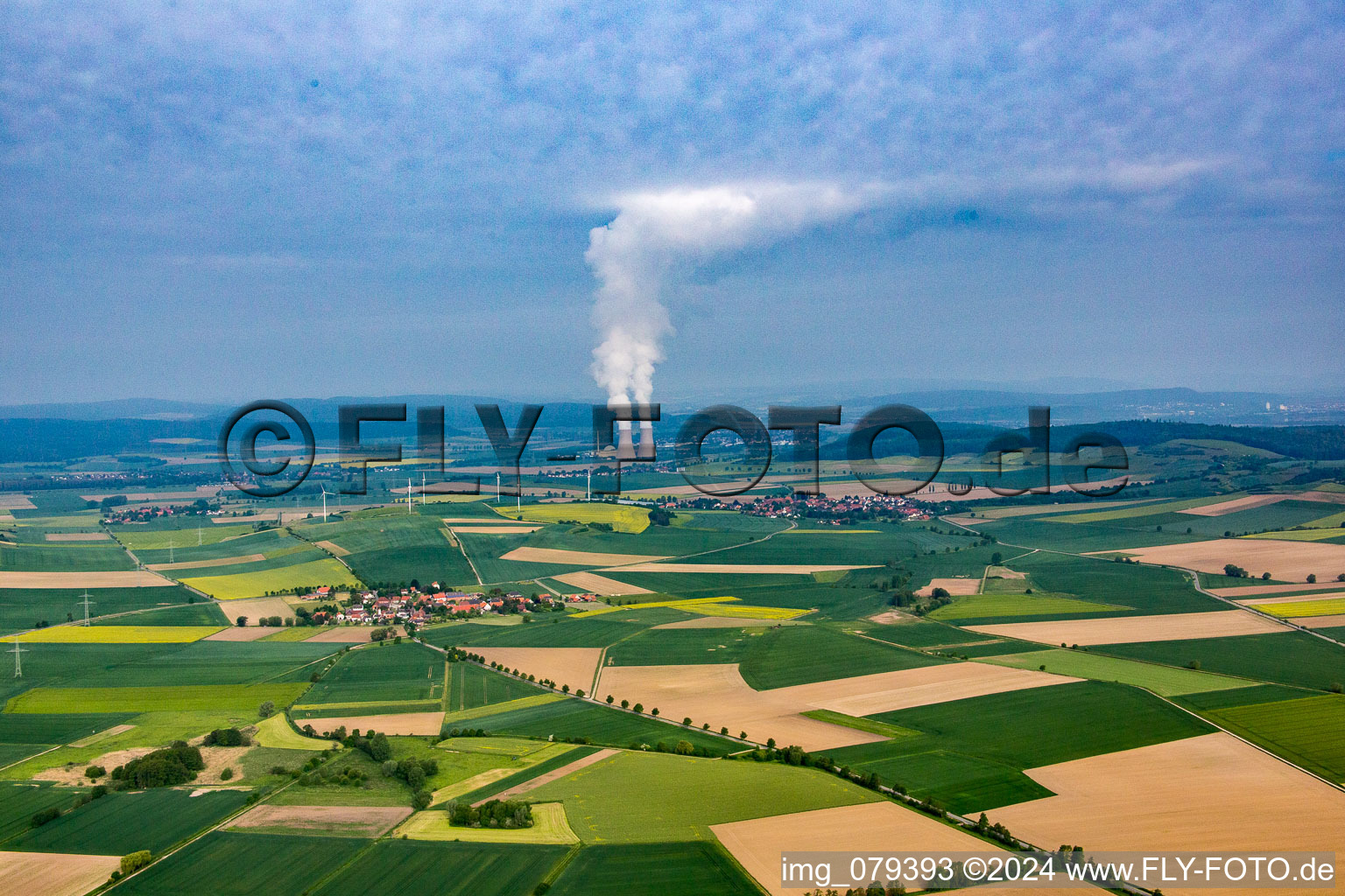 Vue aérienne de Centrale nucléaire Grohnde de l'est à le quartier Grohnde in Emmerthal dans le département Basse-Saxe, Allemagne