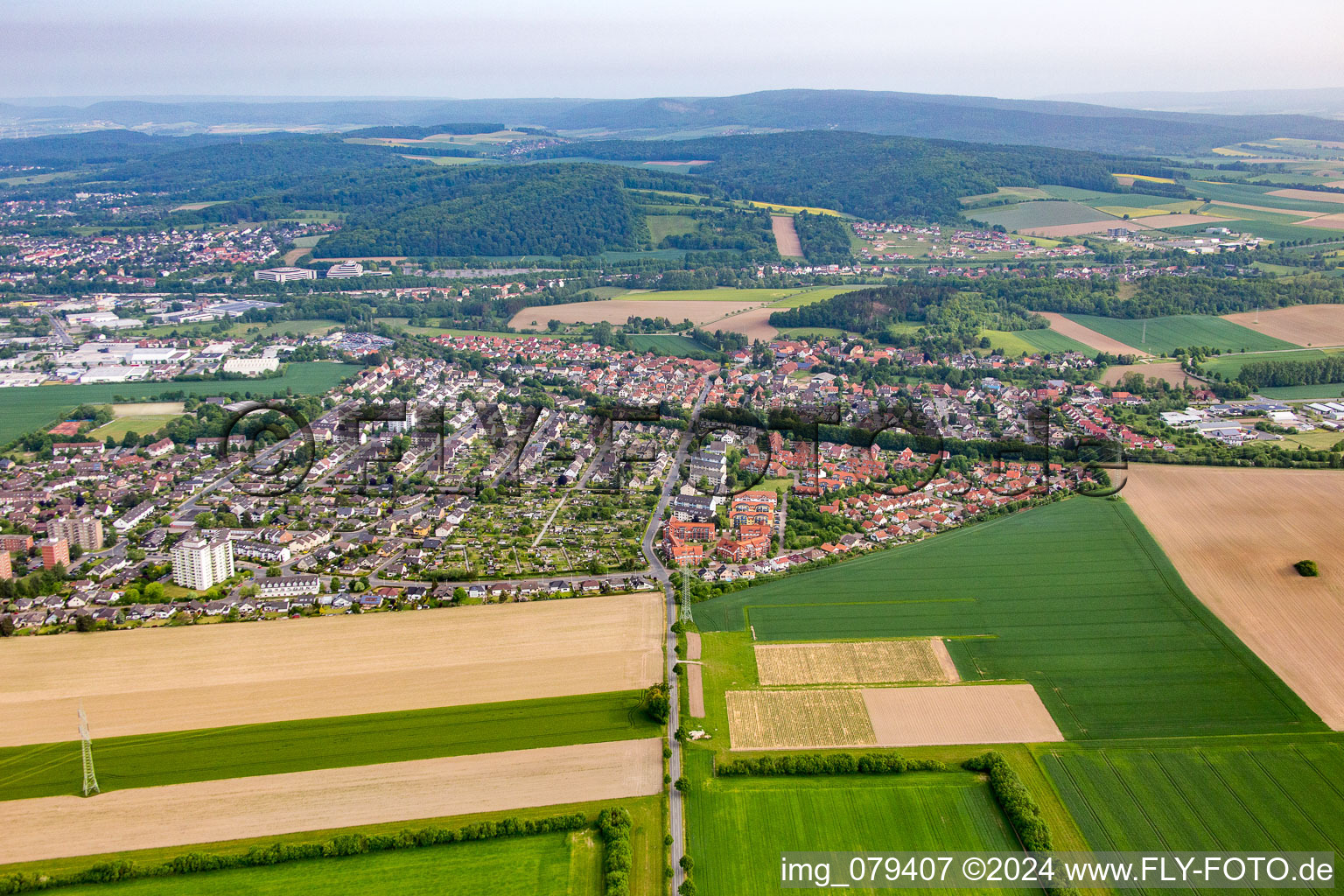 Vue aérienne de Quartier Afferde in Hameln dans le département Basse-Saxe, Allemagne