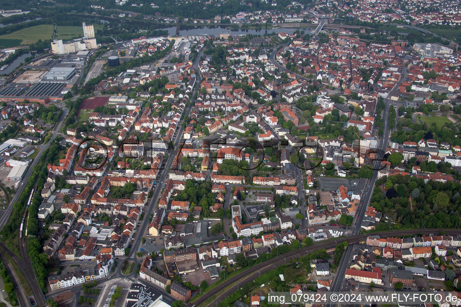 Vue aérienne de Tracé des rues Kaiserstrasse et Königstrasse à Hameln dans le département Basse-Saxe, Allemagne