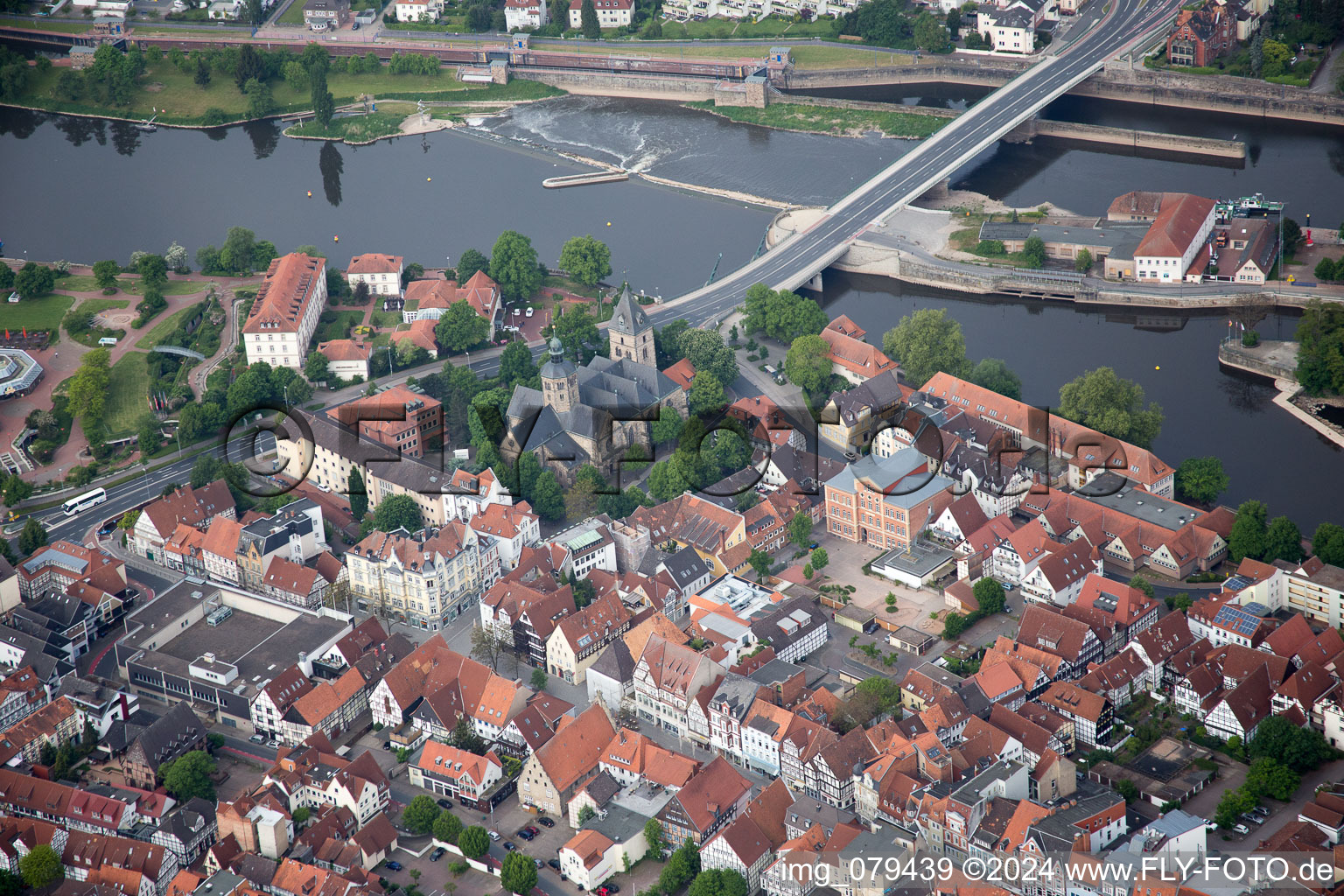 Hameln dans le département Basse-Saxe, Allemagne du point de vue du drone