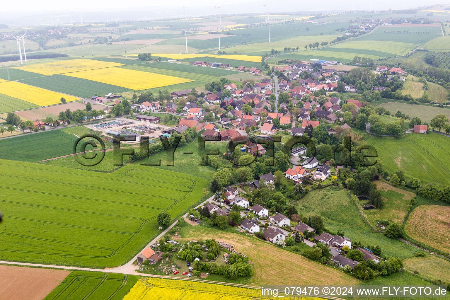 Vue aérienne de Dans le quartier Lichtenhagen à Ottenstein à Lichtenhagen dans le département Basse-Saxe, Allemagne