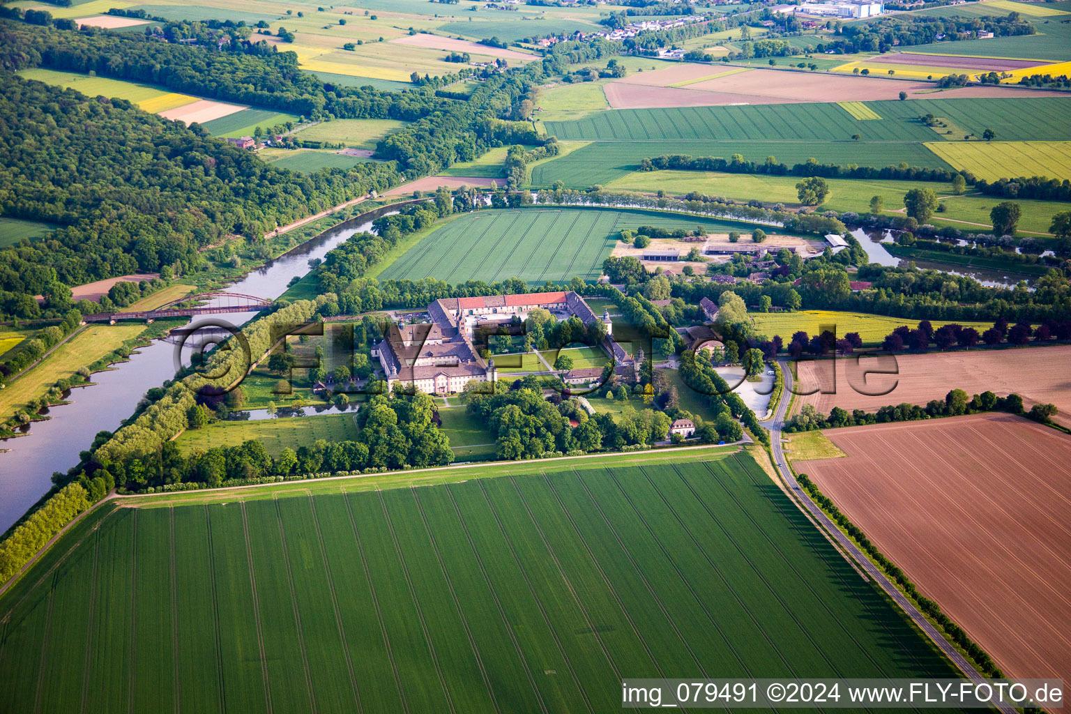 Vue aérienne de Monastère à Höxter dans le département Rhénanie du Nord-Westphalie, Allemagne