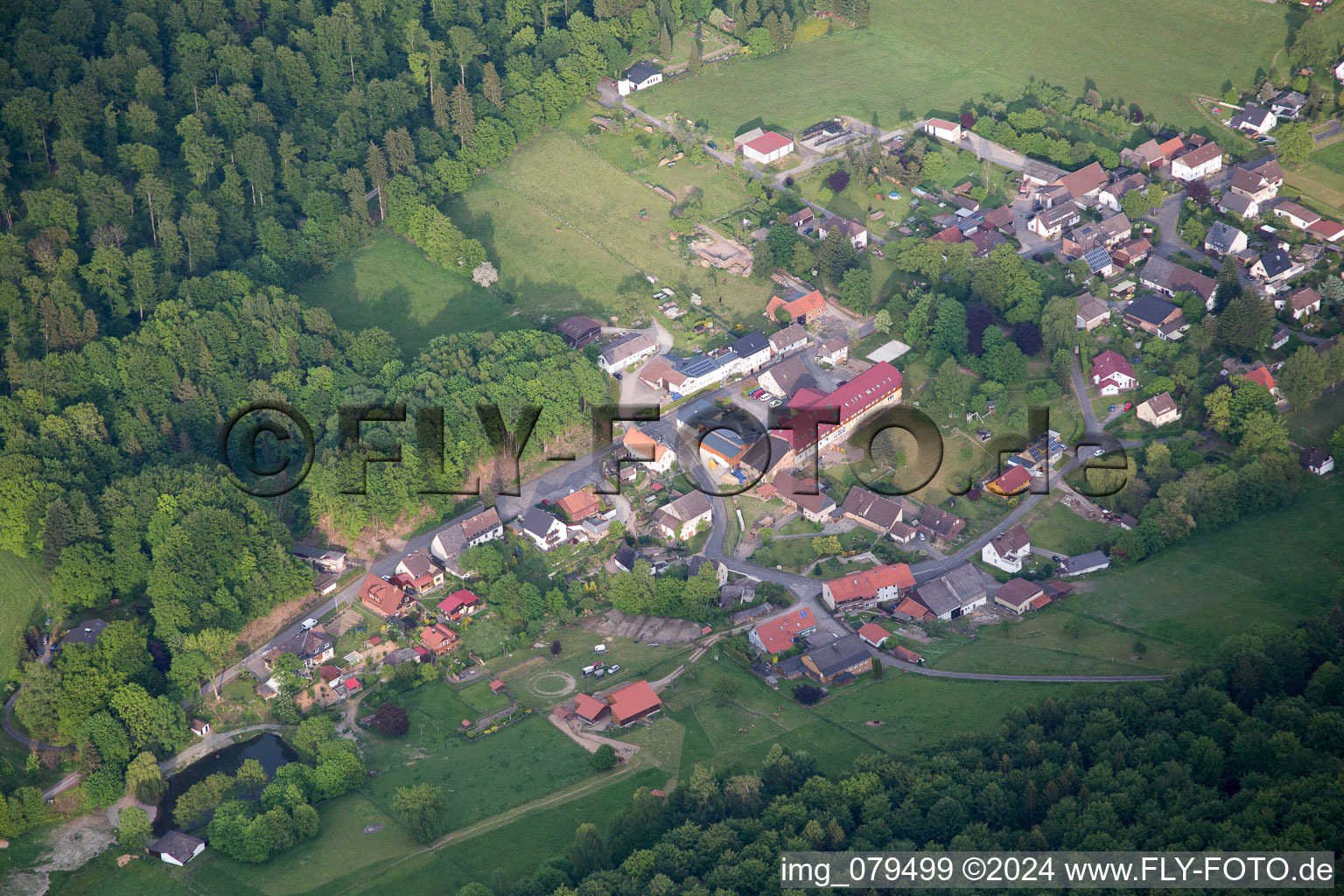 Photographie aérienne de Vue des rues et des maisons des quartiers résidentiels à le quartier Amelith in Bodenfelde dans le département Basse-Saxe, Allemagne