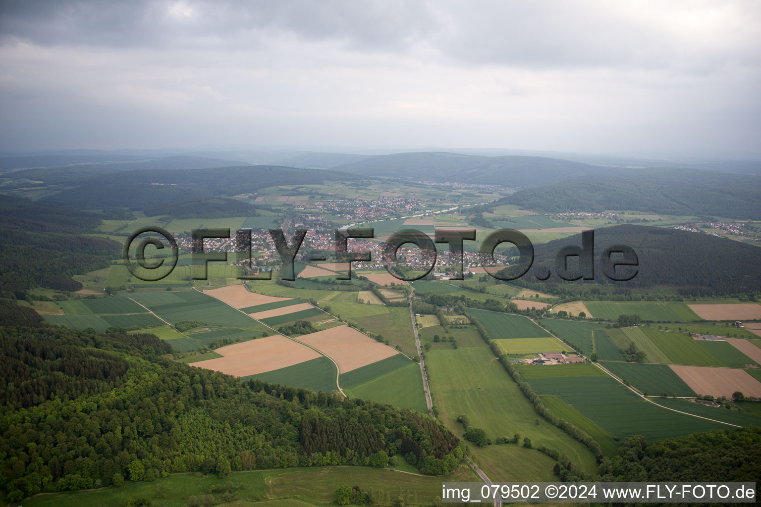 Vue aérienne de Bodenfelde dans le département Basse-Saxe, Allemagne