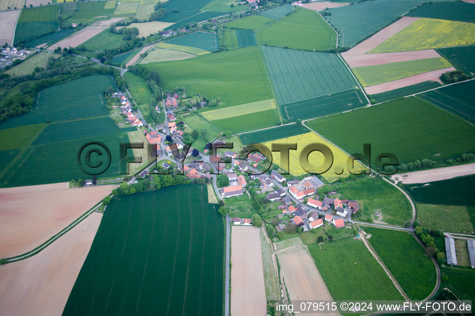 Vue aérienne de Ahlbershausen dans le département Basse-Saxe, Allemagne