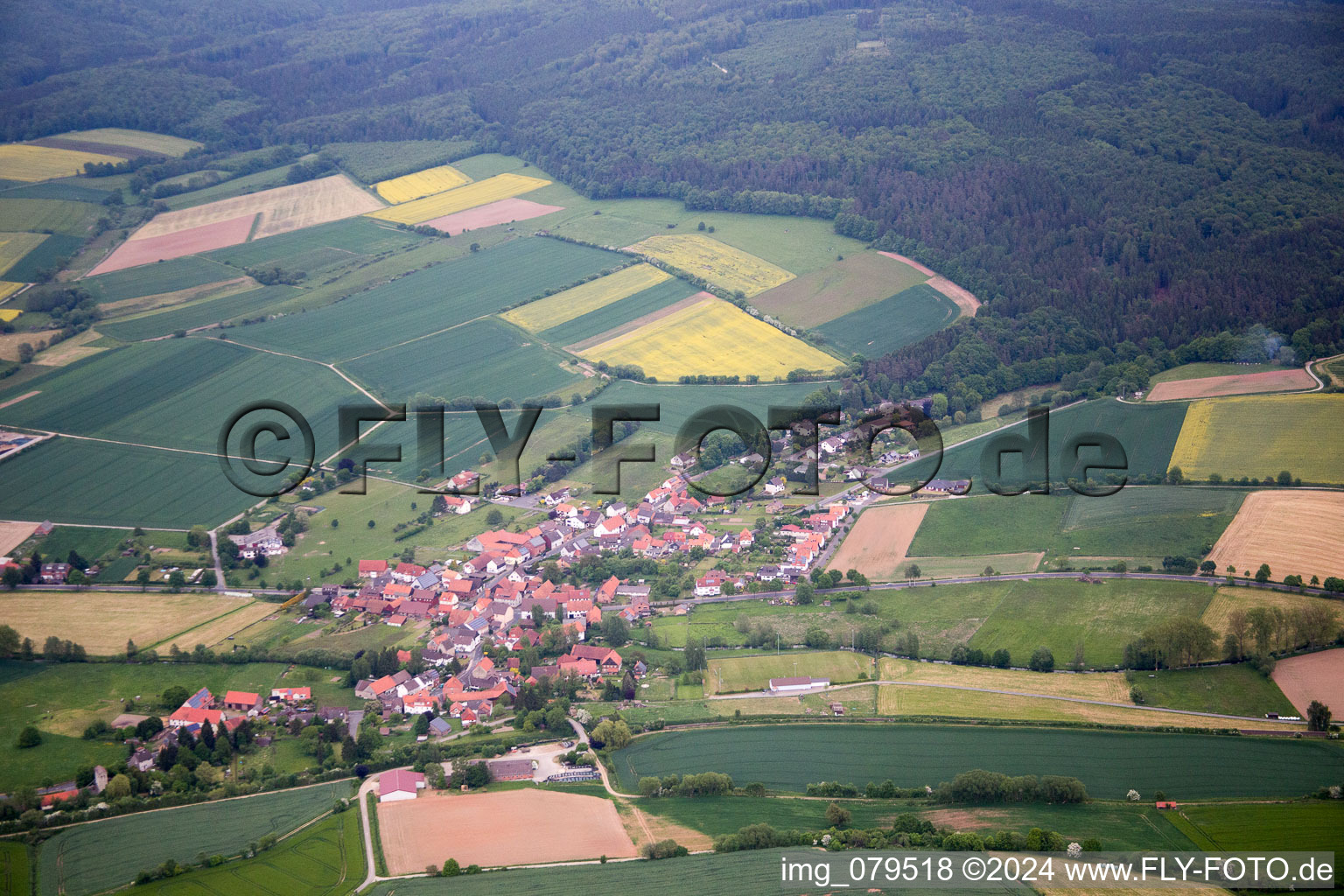 Vue oblique de Ahlbershausen dans le département Basse-Saxe, Allemagne