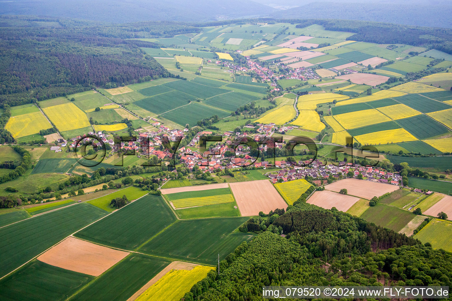 Vue aérienne de Quartier Heisebeck in Wesertal dans le département Hesse, Allemagne