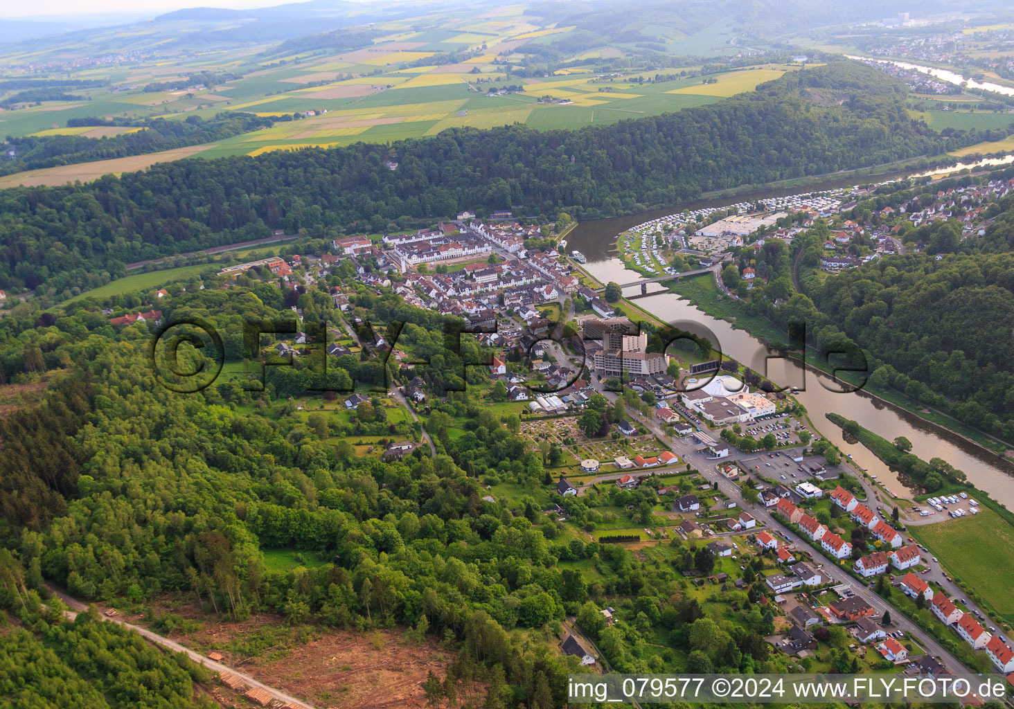 Vue aérienne de Bad Karlshafen dans le département Hesse, Allemagne