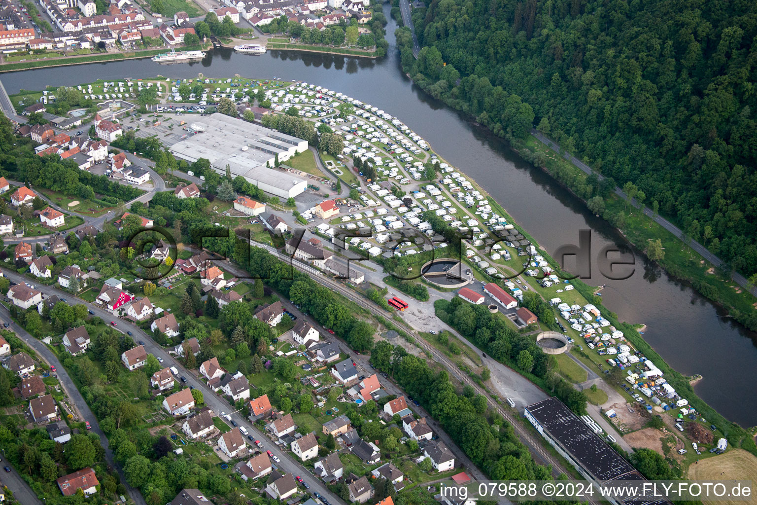 Bad Karlshafen dans le département Hesse, Allemagne depuis l'avion