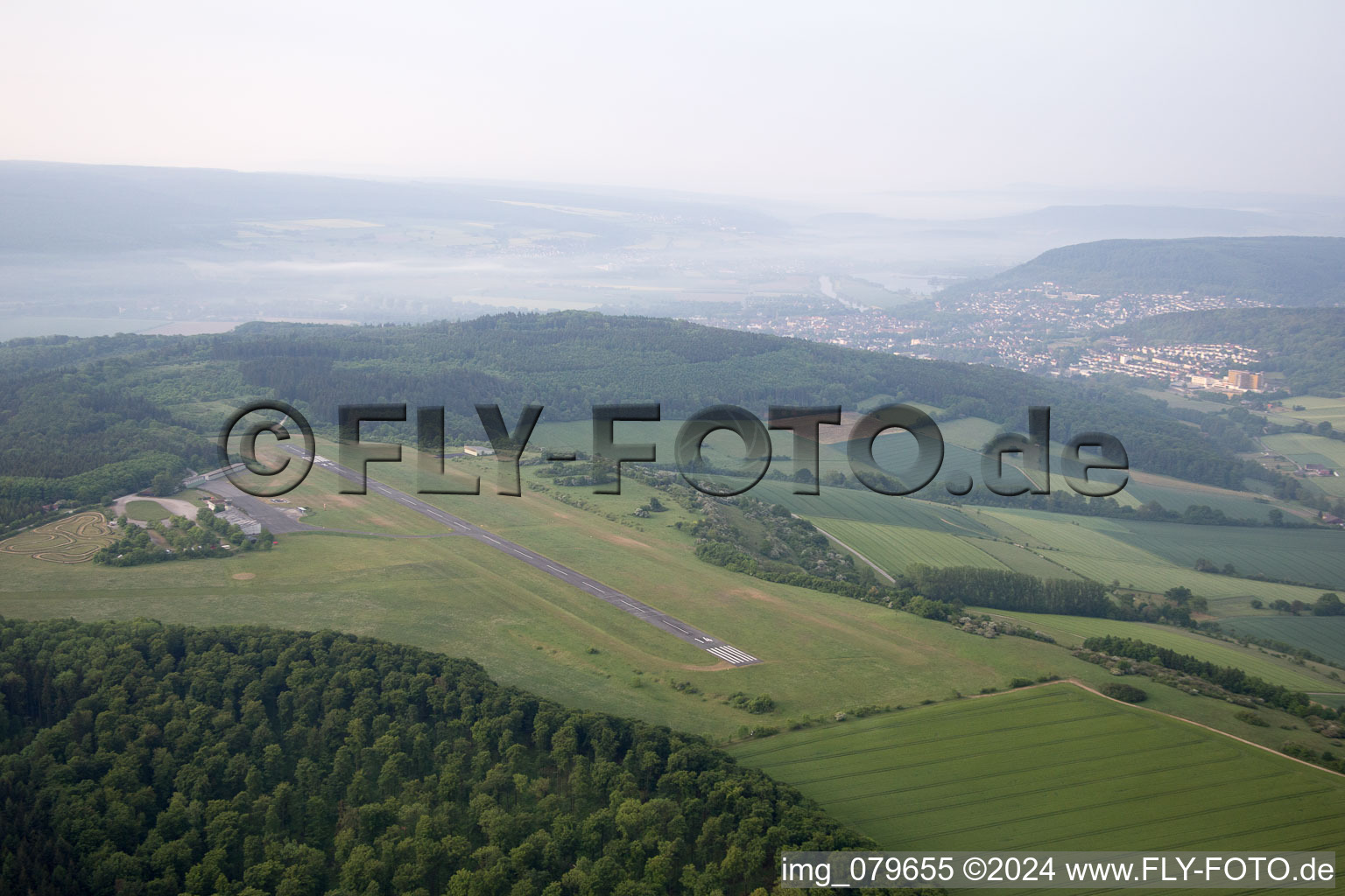 Vue aérienne de Aérodrome à Höxter dans le département Rhénanie du Nord-Westphalie, Allemagne