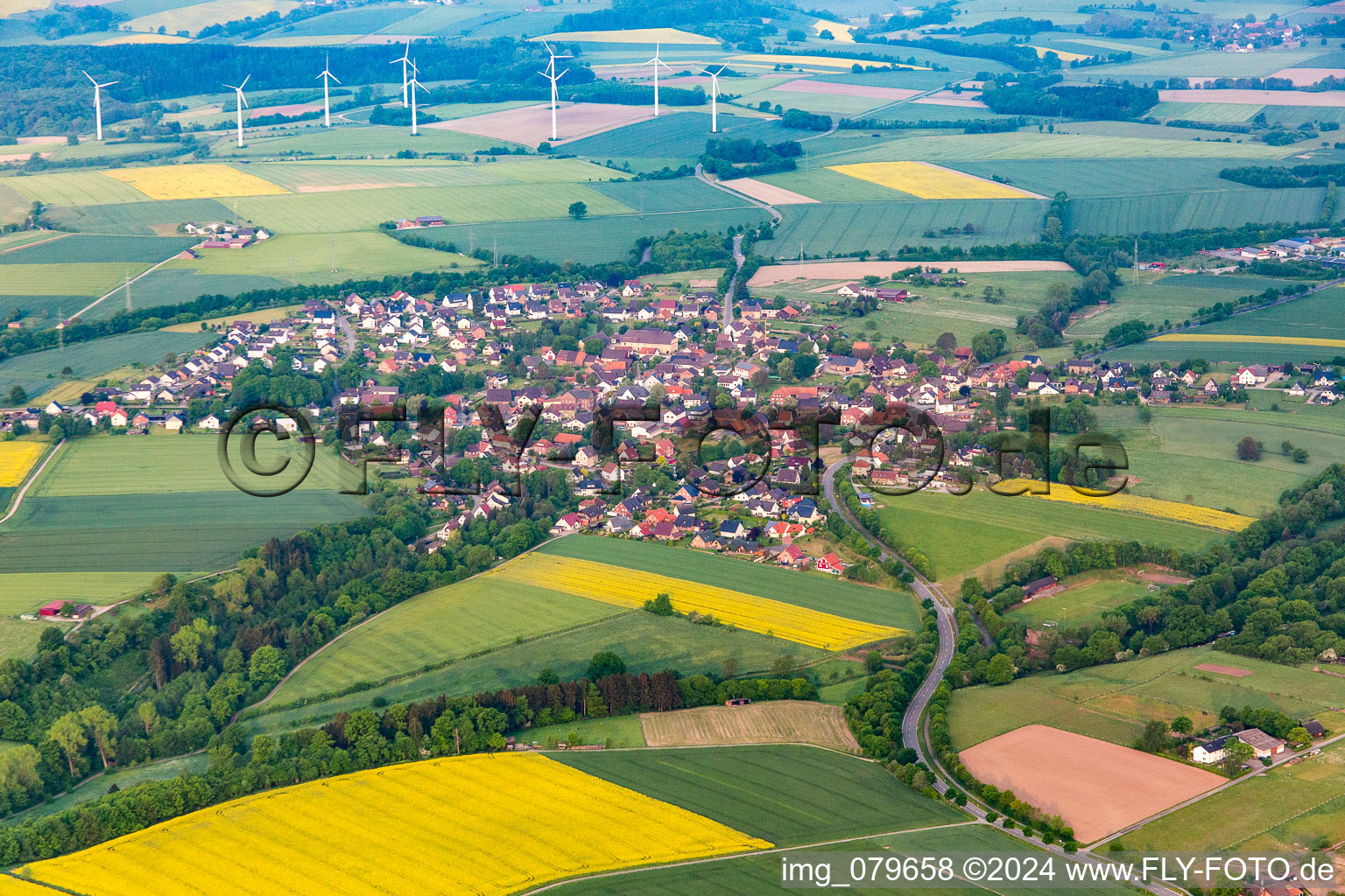 Vue aérienne de Emplacement devant le parc éolien Fürstenau à le quartier Fürstenau in Höxter dans le département Rhénanie du Nord-Westphalie, Allemagne