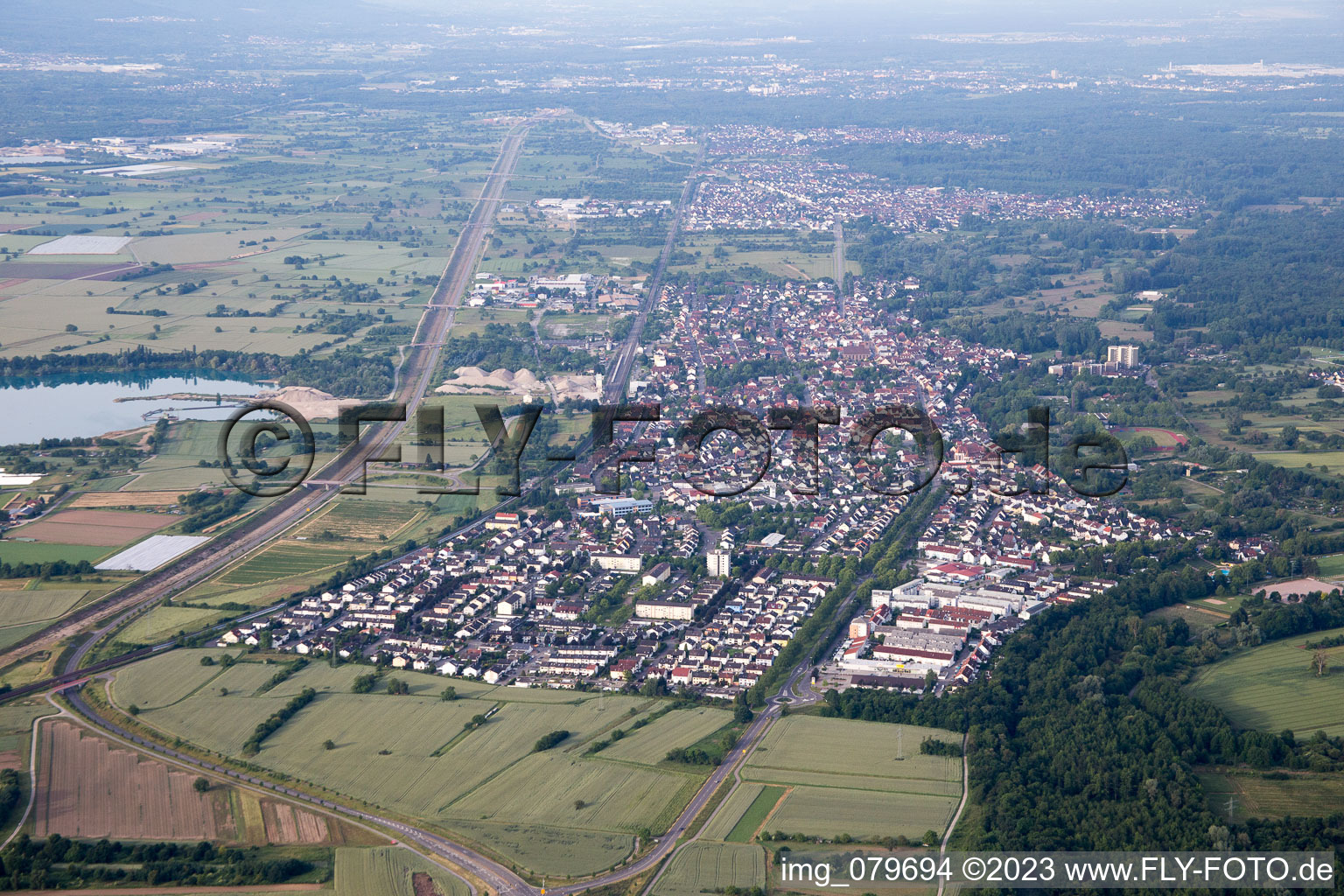 Vue aérienne de Du nord à Durmersheim dans le département Bade-Wurtemberg, Allemagne