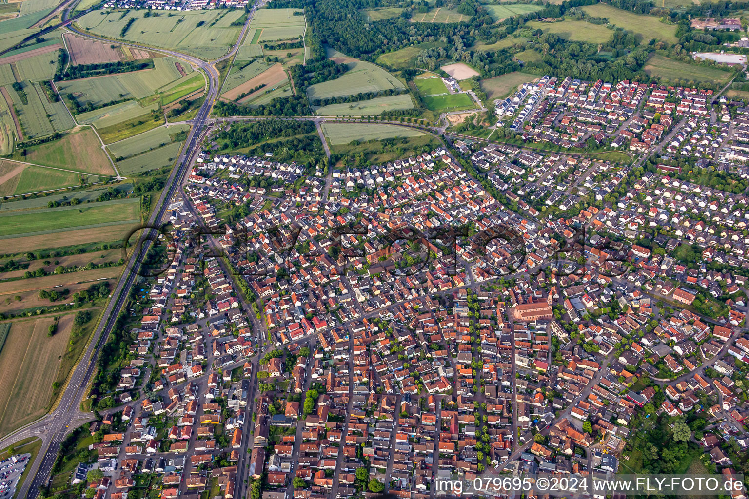 Vue aérienne de Zone de peuplement à le quartier Mörsch in Rheinstetten dans le département Bade-Wurtemberg, Allemagne