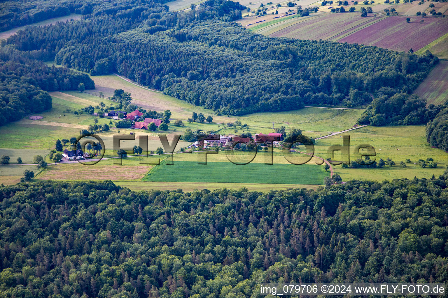 Vue aérienne de Rimmelsbacher Hof à le quartier Völkersbach in Malsch dans le département Bade-Wurtemberg, Allemagne