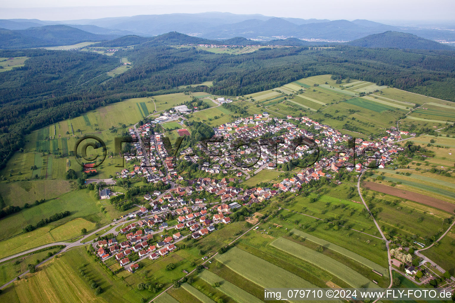Vue aérienne de Völkersbach à Malsch dans le département Bade-Wurtemberg, Allemagne