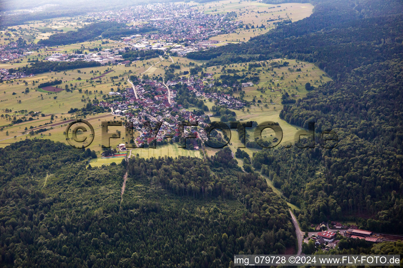 Vue aérienne de Quartier Langenalb in Straubenhardt dans le département Bade-Wurtemberg, Allemagne