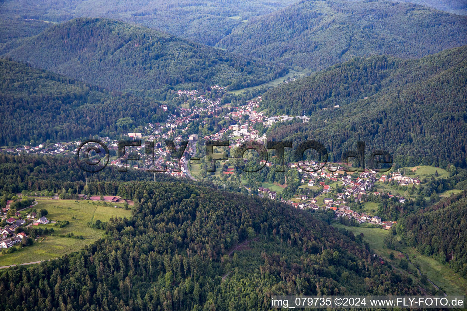 Vue aérienne de Quartier Kullenmühle in Bad Herrenalb dans le département Bade-Wurtemberg, Allemagne