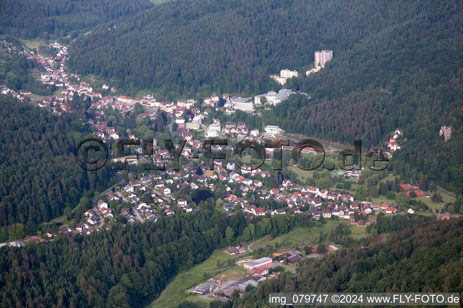 Vue aérienne de Quartier Bleiche in Bad Herrenalb dans le département Bade-Wurtemberg, Allemagne