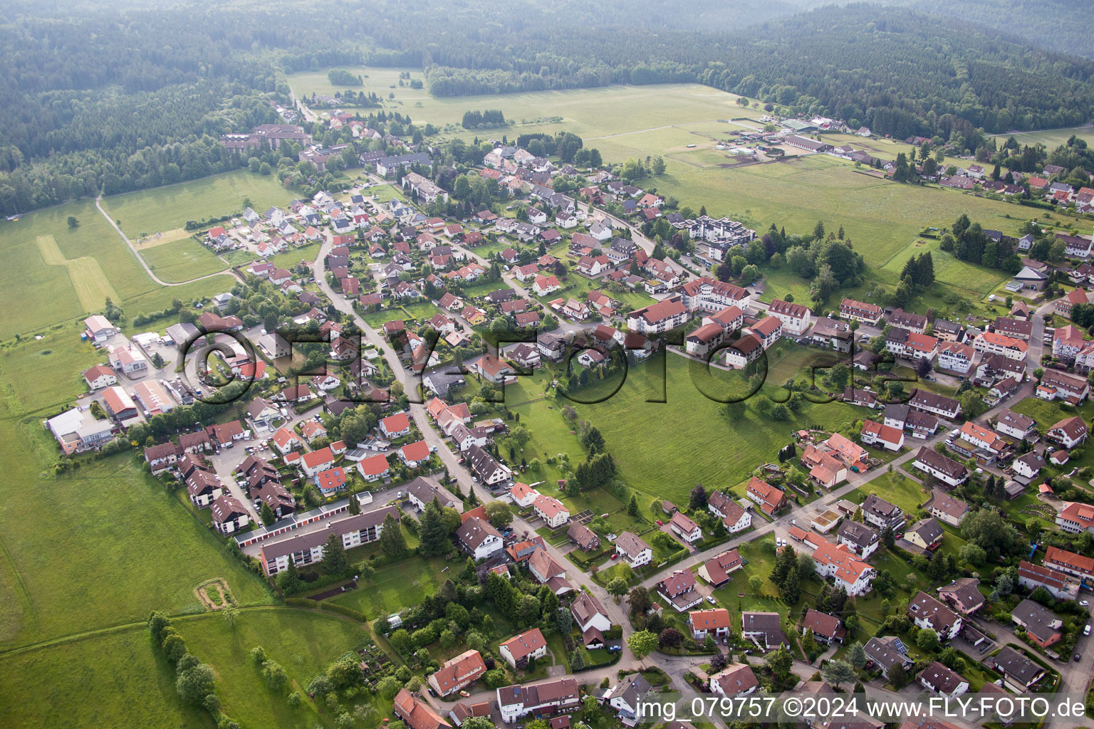 Dobel dans le département Bade-Wurtemberg, Allemagne depuis l'avion