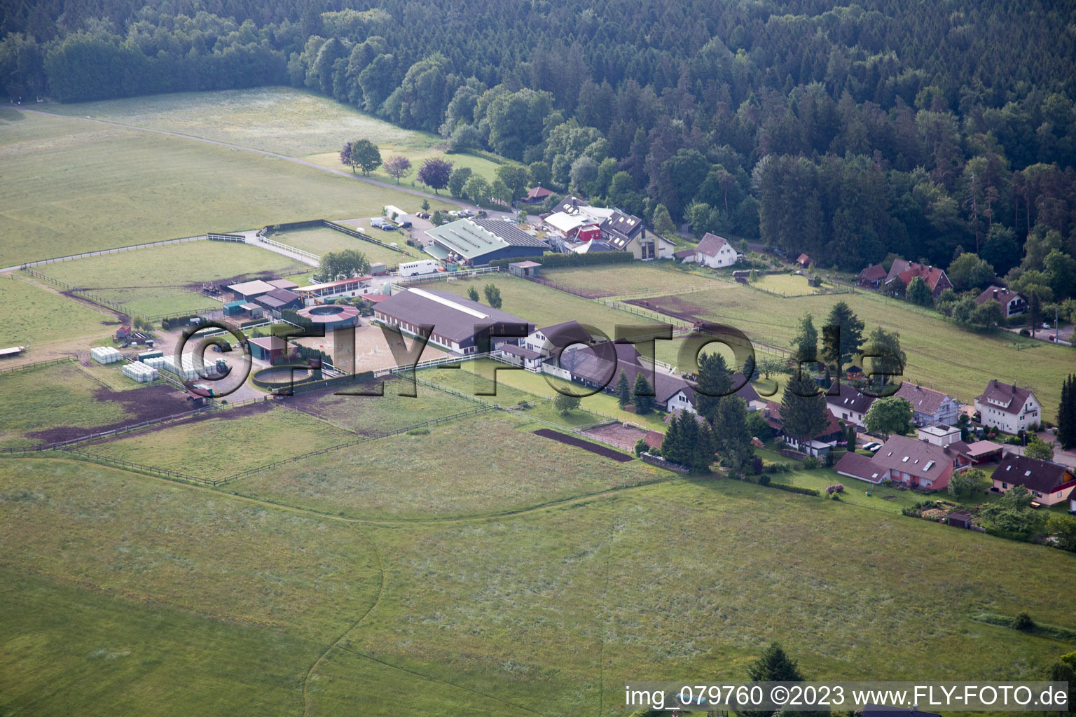 Enregistrement par drone de Dobel dans le département Bade-Wurtemberg, Allemagne