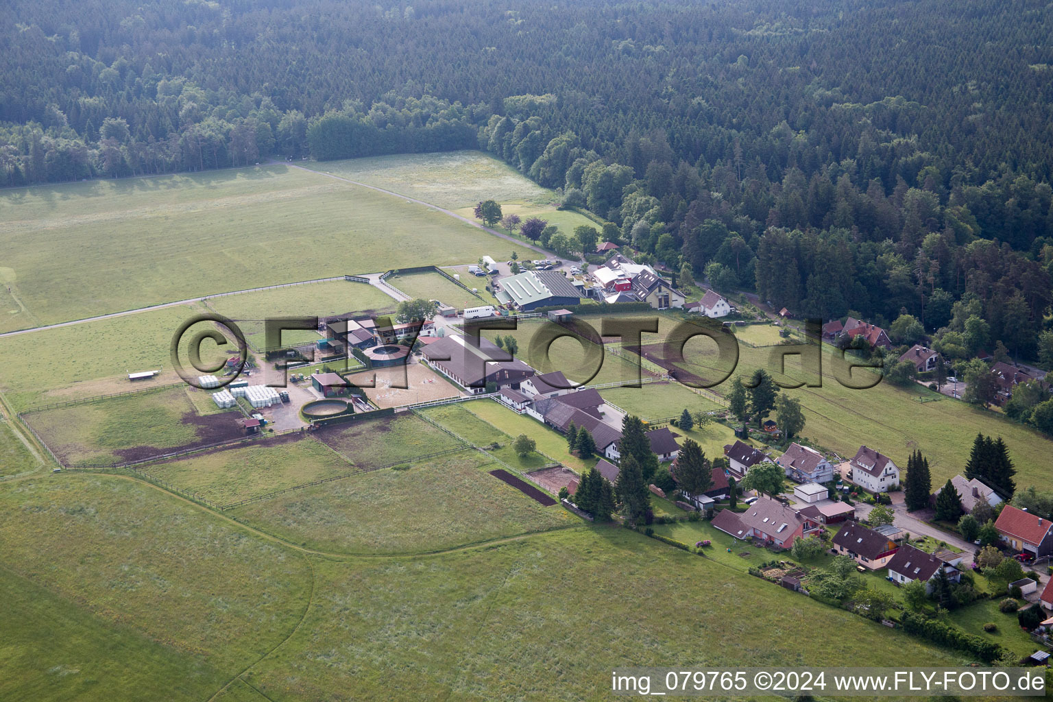 Dobel dans le département Bade-Wurtemberg, Allemagne d'un drone