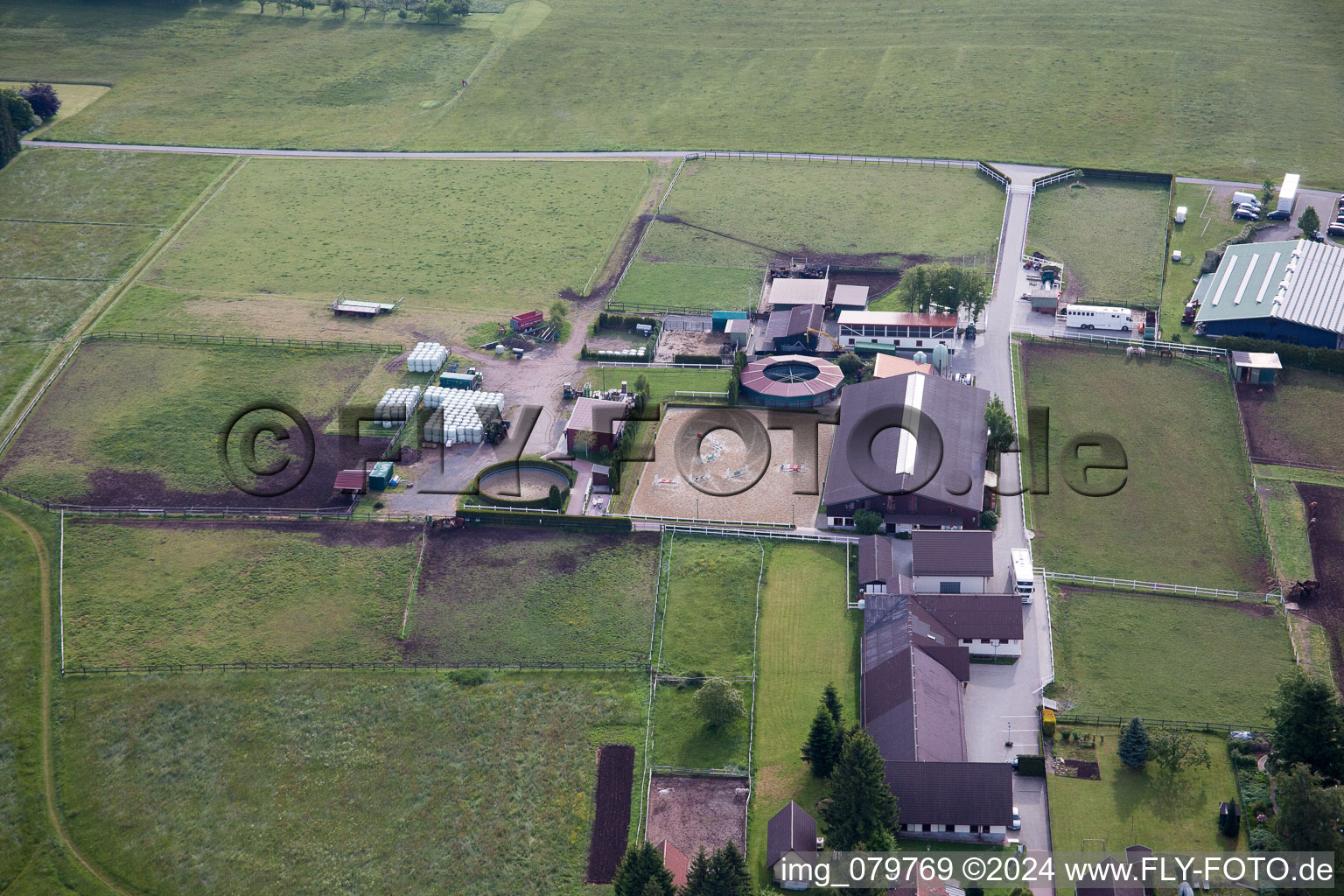 Vue oblique de Goujon Dobel à Dobel dans le département Bade-Wurtemberg, Allemagne